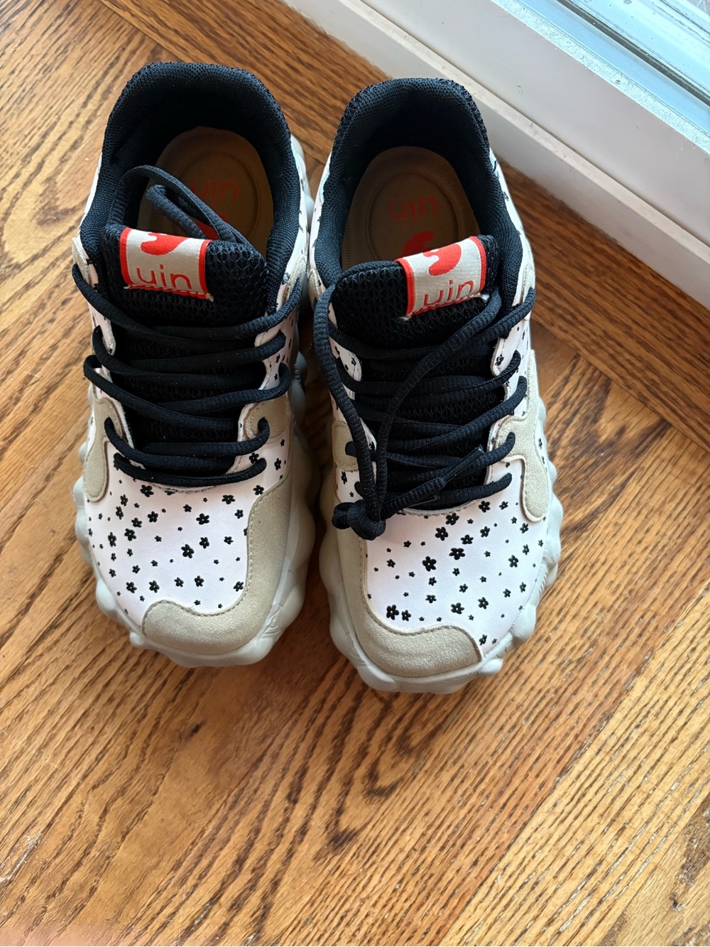 Uin sneakers